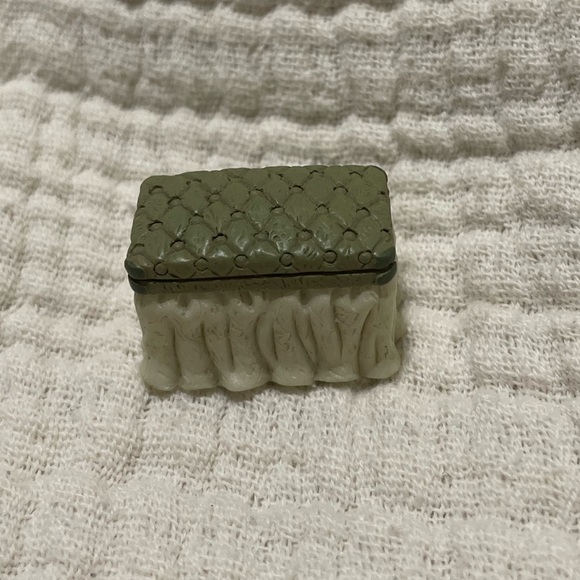 Avon Victorian miniature bedroom set 5 pieces - Picture 6 of 7